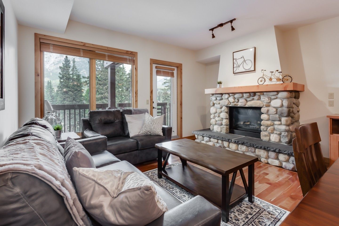 Cottage Rental of the Week Wake up to views of mountains at this