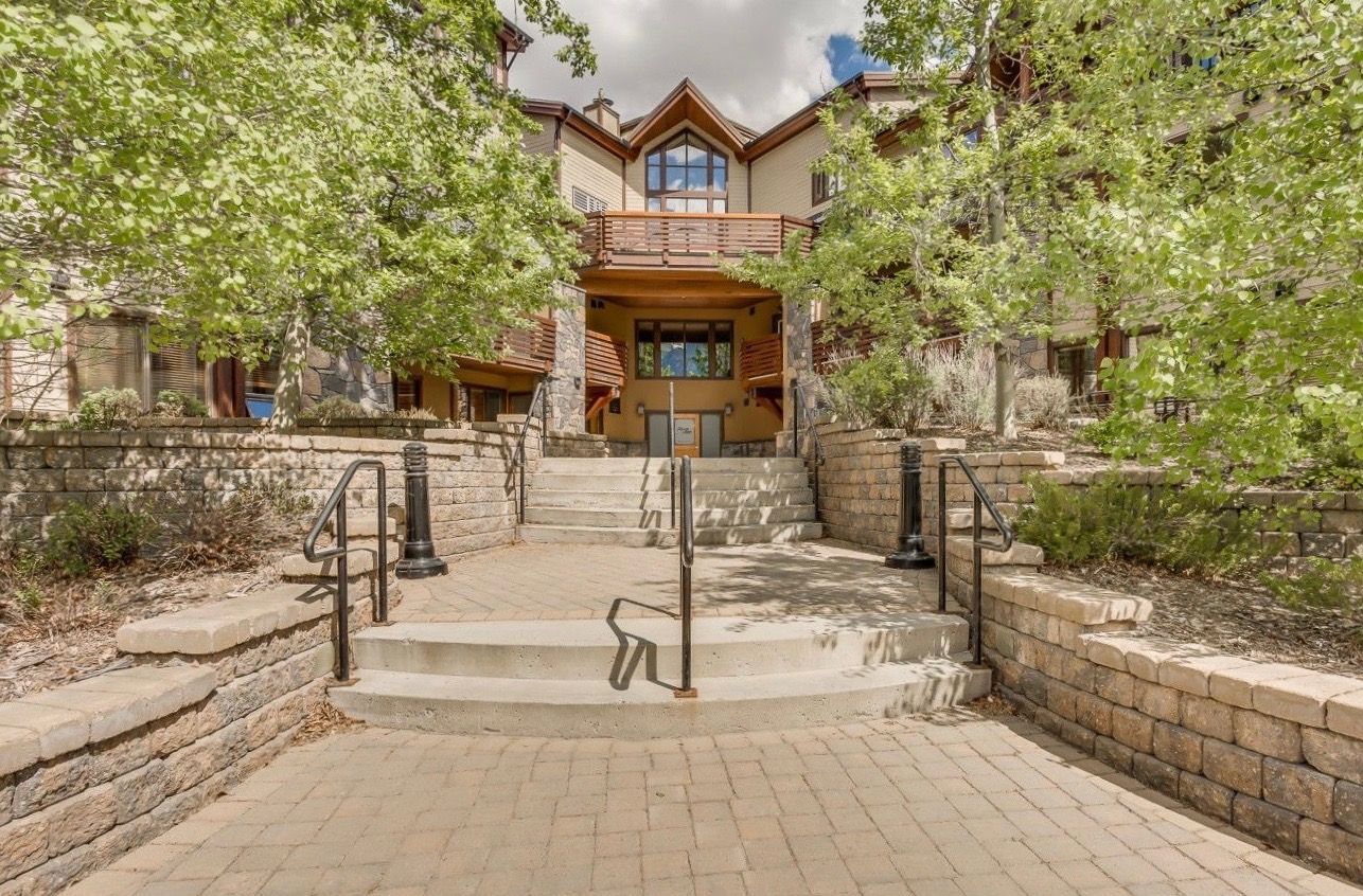 Cottage Rental of the Week Wake up to views of mountains at this