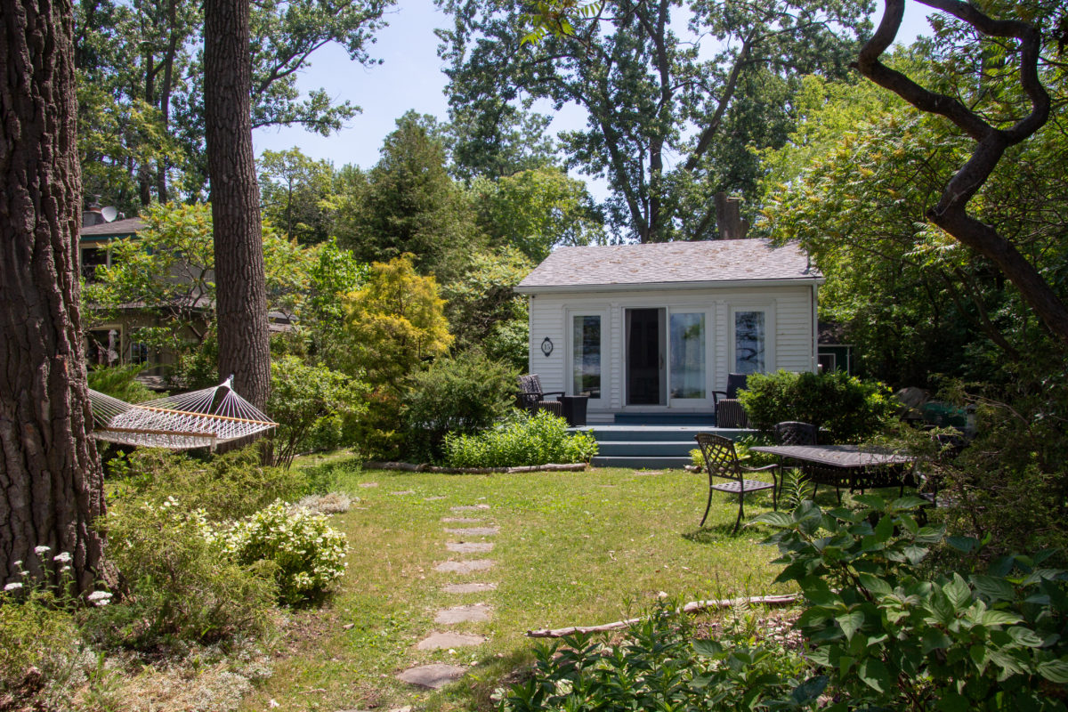 Unique cottagestyle retreats in the heart of Toronto Islands Cottage