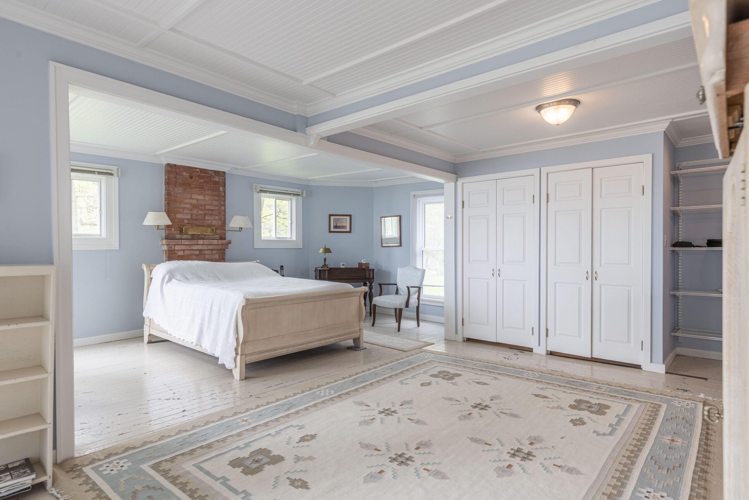a large bedroom