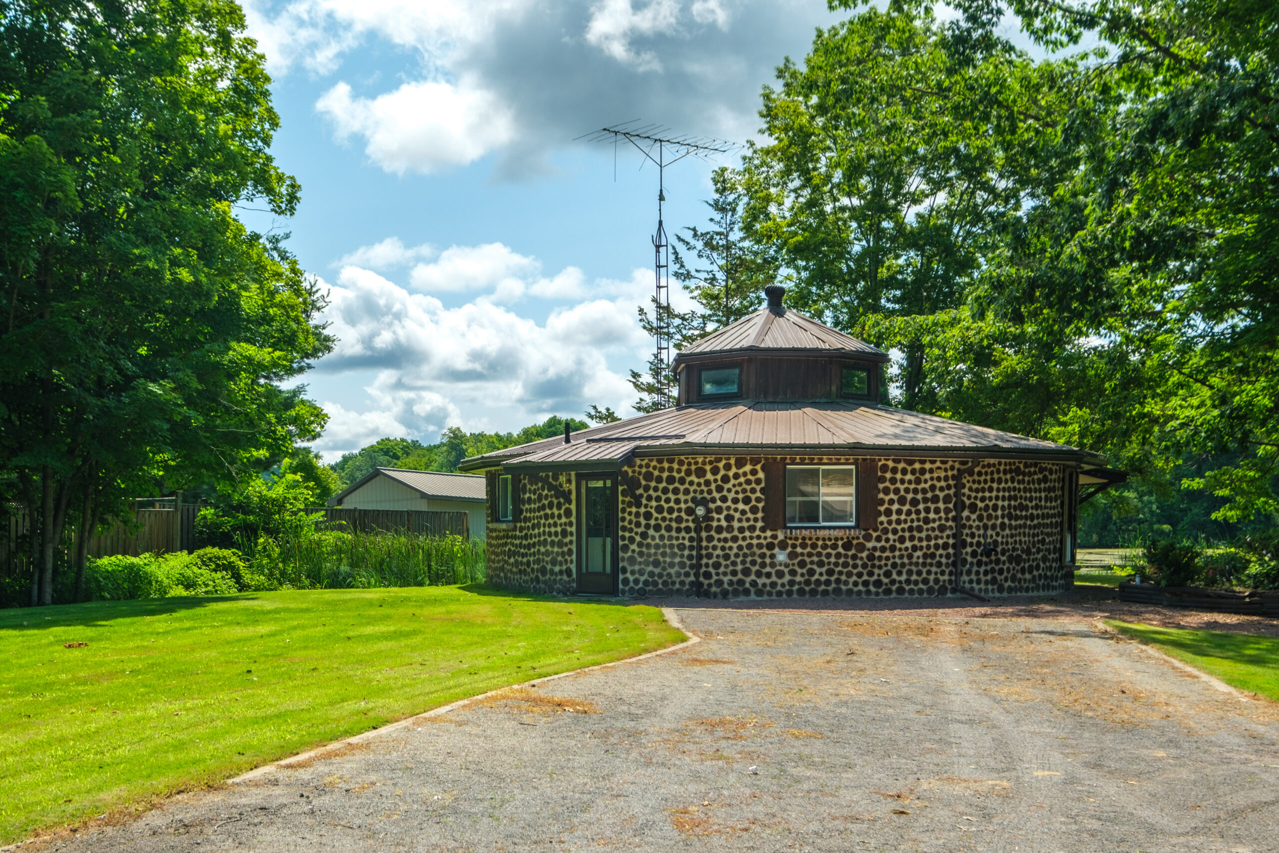 a round cottage