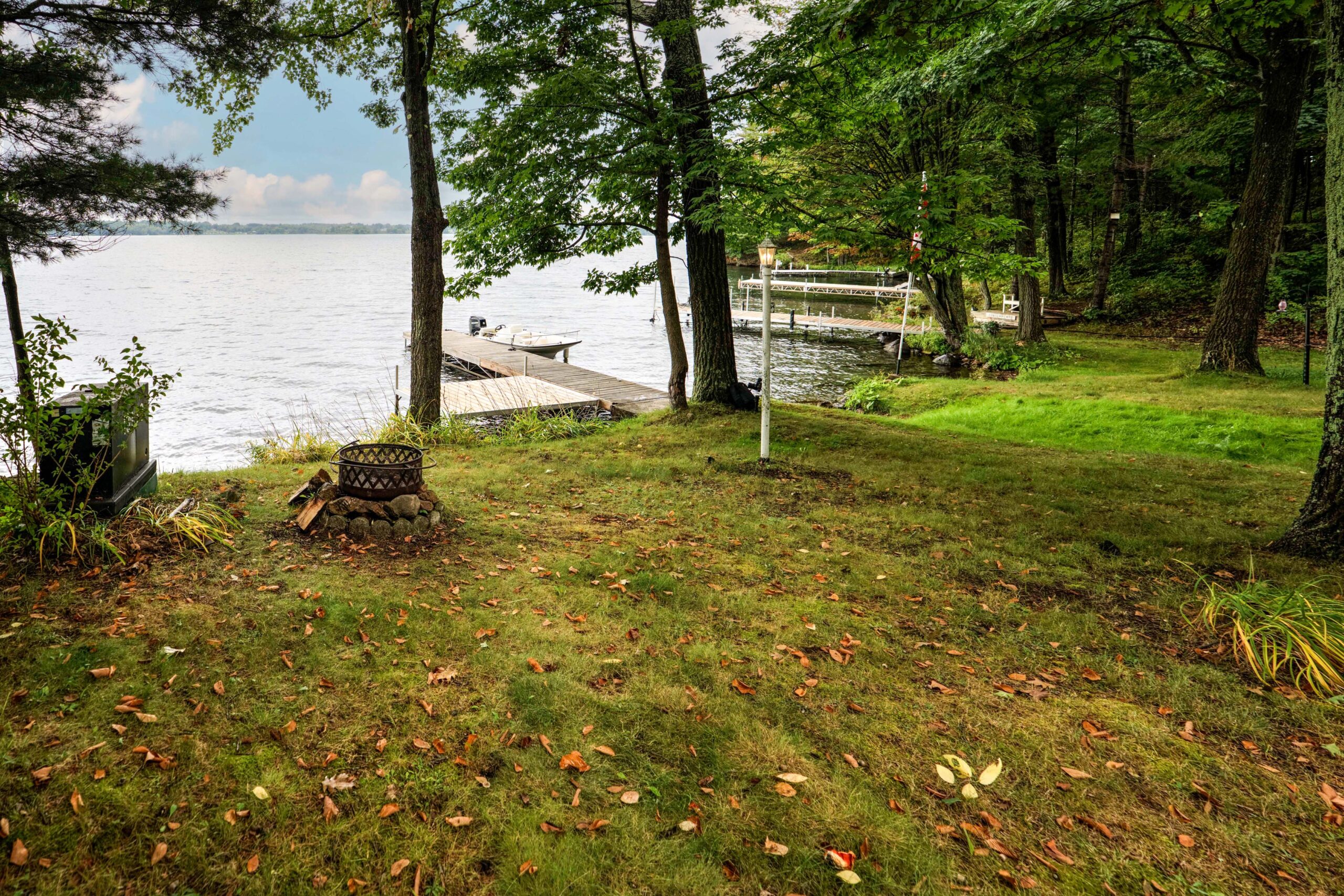A grassy lawn on the edge of the lake